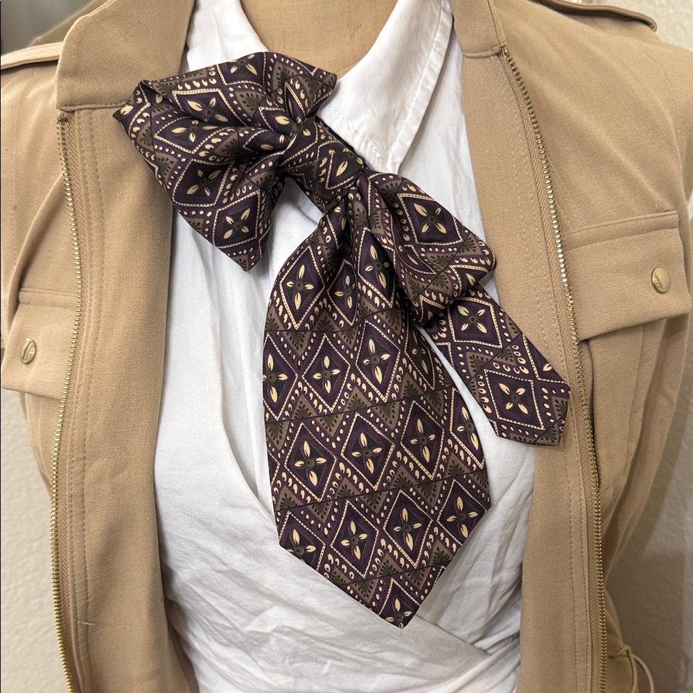 Geometric Patterned Tie